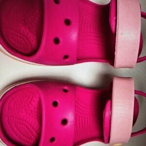 Cushioned footbed sporty shoes